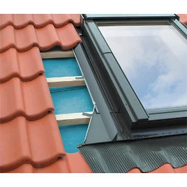 FAKRO burkolókeret magasprofilú tetőfedő anyagokhoz